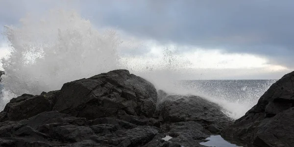Wave Splashing Coast Pettinger Point Cox Bay Pacific Rim National — Stock Photo, Image