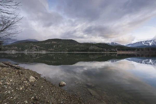 Lugna Sjön Med Berg Whistler British Columbia Kanada — Stockfoto