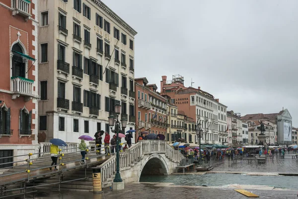 People Walking Footbridge Rain Castello Venice Veneto Italy — Stock Photo, Image