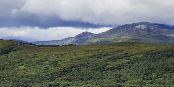Vacker Utsikt Över Landskapet Med Bergen Mot Molnig Himmel Skotska — Stockfoto