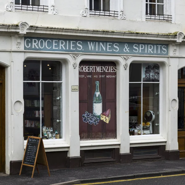 Carteles Escaparate Una Tienda Comestibles Dunkeld Perth Kinross Escocia — Foto de Stock