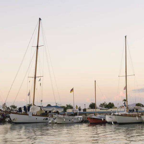 Tekneler Bir Harbor Ischia Adası Talya — Stok fotoğraf