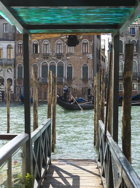 Gente Góndola Navegando Canal Venecia Véneto Italia — Foto de Stock