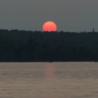 Gün batımında, Lake of The Woods, Ontario, Kanada Gölü nün doğal görünümü