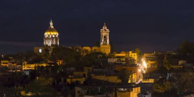 Cityscape kilise, Zona Centro, San Miguel de Allende, Guanajuato, Meksika yüksek açılı görünüş