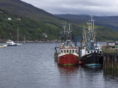 Harbor, balıkçı tekneleri Ullapool, İskoçya Highlands, İskoçya