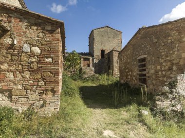 İtalya 'da terk edilmiş eski binalar