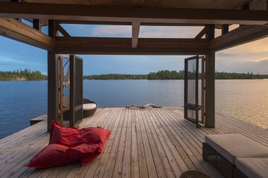 Kapalı güverte üzerinde Lake of The Woods, Ontario, Kanada