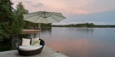 Gün batımında, Lake of The Woods, Ontario, Kanada Gölü nün doğal görünümü