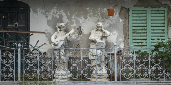 Estatuas Por Barandillas Edificio Envejecido Isla Ischia Campania Italia — Foto de Stock