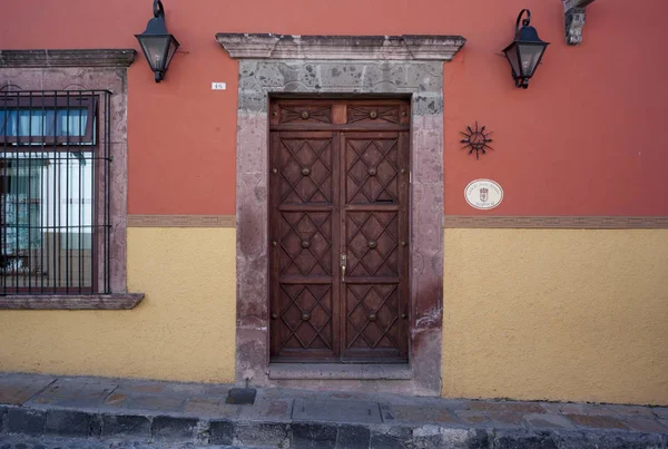 Drewniane Drzwi Domu San Miguel Allende Guanajuato Meksyk — Zdjęcie stockowe
