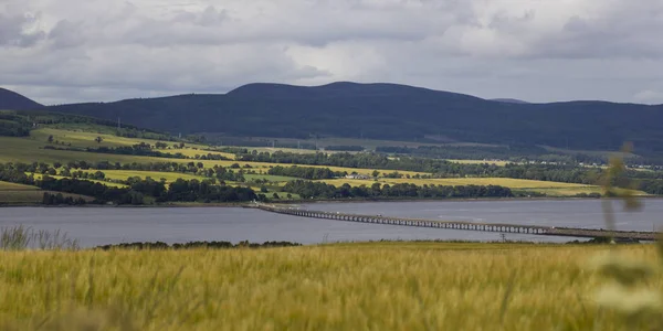 Malownicze Widoki Rzekę Przechodzącej Przez Krajobrazu Wiejskiego Szkocja — Zdjęcie stockowe