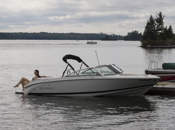 Bateau Amarré Quai Lac Des Bois Ontario Canada — Photo