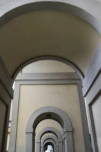 Alacsony Szög Kilátás Vasari Folyosó Ponte Vecchio Florence Toszkána Olaszország — Stock Fotó