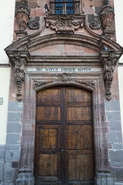 Giriş kapısında bir binanın, Zona Centro, San Miguel de Allen — Stok fotoğraf