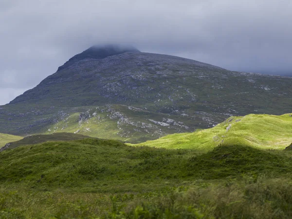 Malebný Pohled Hory Proti Zatažené Obloze Skotská Vysočina Skotsko — Stock fotografie