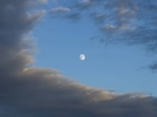 Lua Céu Azul Belo Céu Noite — Fotografia de Stock