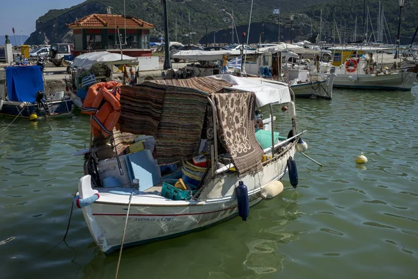 Лодки Пришвартованы Гавани Скопелос Греция — стоковое фото