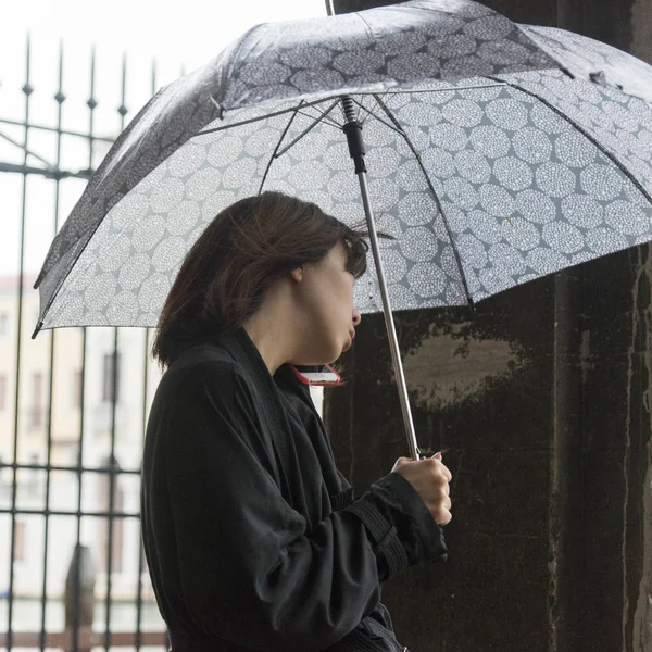 Woman Talking Mobile Phone While Holding Umbrella Venice Veneto Italy — Stock Photo, Image