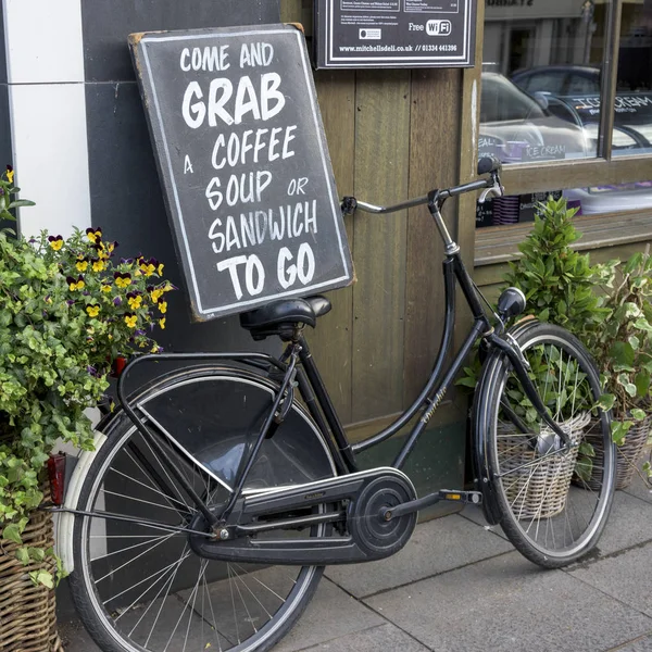 Informacje Logowania Rowerze Poza Restauracja Market Street Andrews Fife Scotland — Zdjęcie stockowe