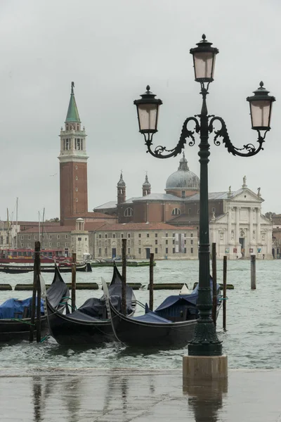 Góndolas Amarradas Gran Canal Con Iglesia San Giorgio Maggiore Venecia — Foto de Stock