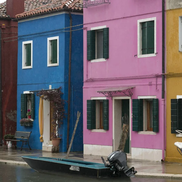 Colorful Houses Canal Motorboat Burano Venice Veneto Italy — Stock Photo, Image