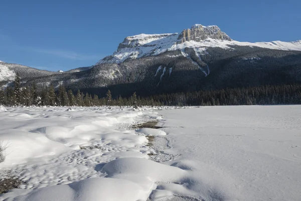 Paisagem Coberta Neve Com Montanhas Inverno Emerald Lake Field British — Fotografia de Stock