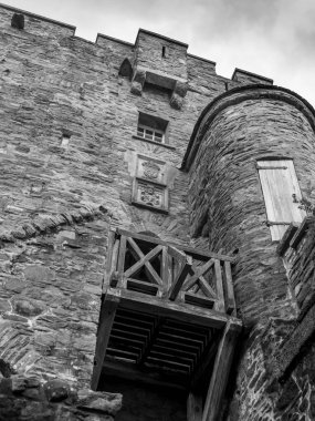 Düşük açılı görünüş Eilean Donan Kalesi, Eilean Donan, İskoçya Highlands, İskoçya
