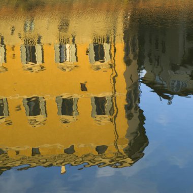 Yansıma bir sarı su, Bina Arno Nehri, Ponte Vecchio, Florence, Toskana, İtalya