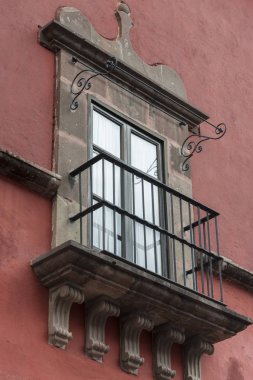 Bir balkon, Zona Centro, San Miguel de Allende, Guanajuato, Meksika düşük açılı görünüş