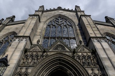 St Giles Katedrali, Edinburgh, İskoçya düşük açılı önden görünümü
