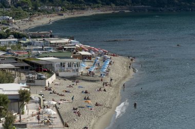 Turistler yükseltilmiş görünümünü beach, Forio, Ischia Adası, Campania, İtalya
