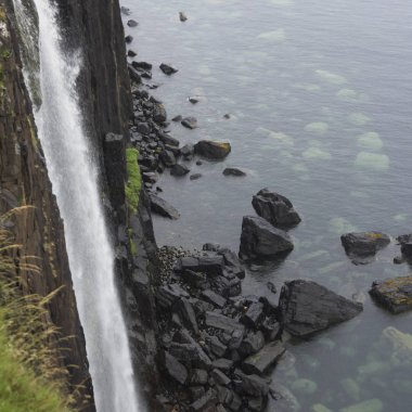 Mealt Falls İskoç eteği Rock, Isle of Skye, İskoçya Highlands, İskoçya ile yüksek açılı görünüş