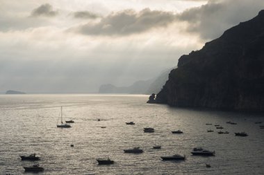 Tekneler, sahil, Positano, Amalfi Coast, Salerno, Campania, İtalya