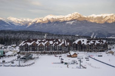 Bir Kayak Merkezi, tekme at Mountain Resort, altın, British Columbia, Kanada görünümünü