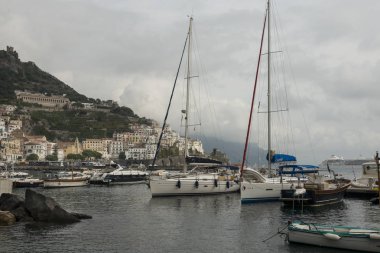 Tekneler, liman, Amalfi, Amalfi Coast, Salerno, Campania, İtalya