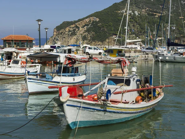 Fiskebåtar Förtöjda Vid Hamnen Thessalia Sterea Ellada Skopelos Grekland — Stockfoto