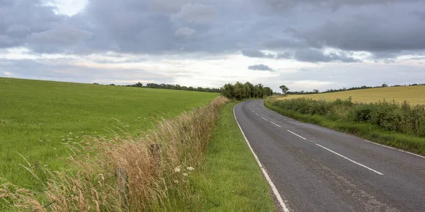 Country Road Passing Landscape Cloudy Sky Andrews Fife Scotland — Stock Photo, Image