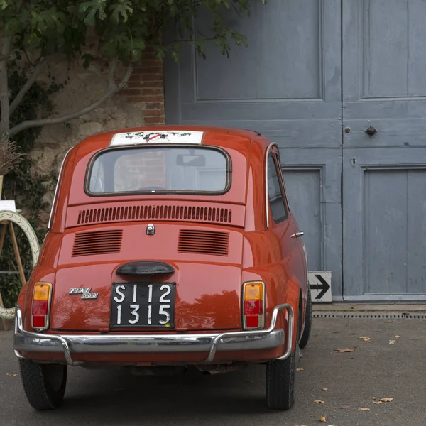 Viejo Coche Rojo Estacionado Calle — Foto de Stock