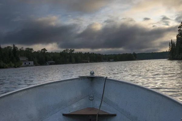 Лодка Пришвартованная Причалу Озеро Вудс Онтарио Канада — стоковое фото