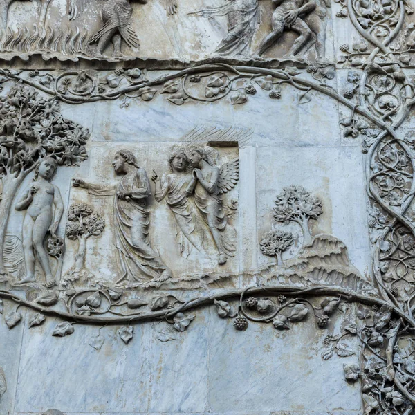 Bas relief detail on wall, Orvieto Cathedral, Orvieto, Terni Province, Umbria, Italy — Stock Image Bas Relief Detail Wall Orvieto Cathedral Orvieto Terni Province Umbria Stock Image