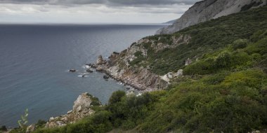 Yüksek açılı görünüş kıyılarının, Skiathos, Kastro, Yunanistan