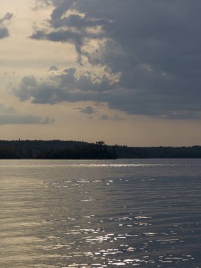 Gün batımında, Lake of The Woods, Ontario, Kanada Gölü nün doğal görünümü