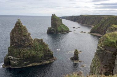 Deniz yığınlar, Duncansby kafa, Caithness, İskoçya Highlands, İskoçya yükseltilmiş görünümünü