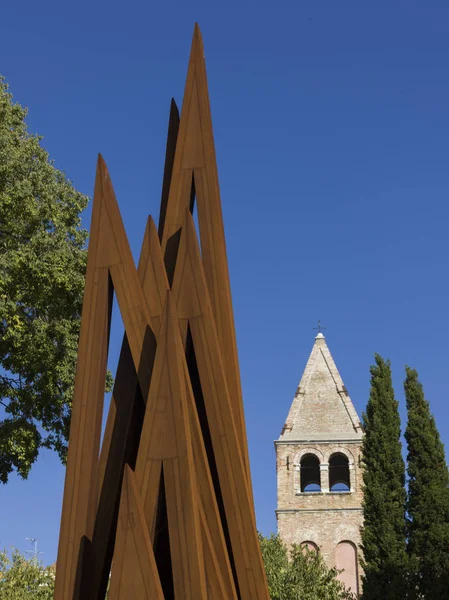 Houten Sculptuur Met Kerktoren Tegen Hemel Venetië Veneto Italië — Stockfoto