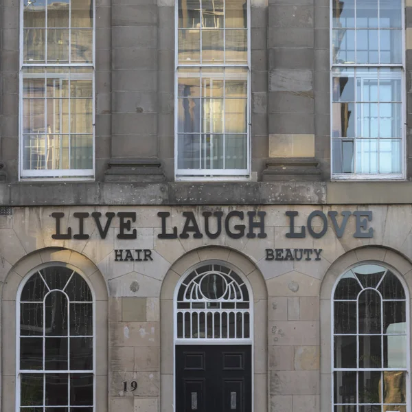 Sign Live Laugh Love Peluquería Salón Belleza Edimburgo Escocia — Foto de Stock