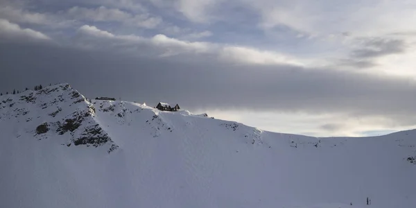 滑雪胜地雪覆盖的山 踢马山度假胜地 不列颠哥伦比亚省 加拿大 — 图库照片