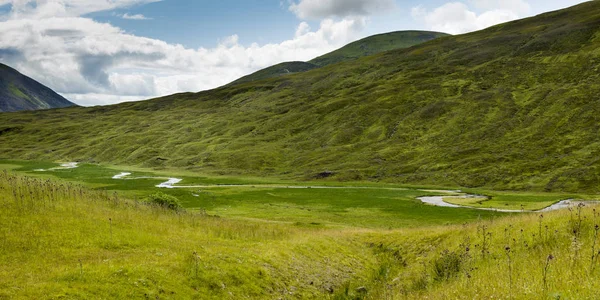 Malebný Pohled Proudu Procházejícího Hory Perthshire Skotsko — Stock fotografie