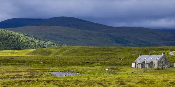 Stone House Grassy Landscape Scottish Highlands Scotland — Stock Photo, Image