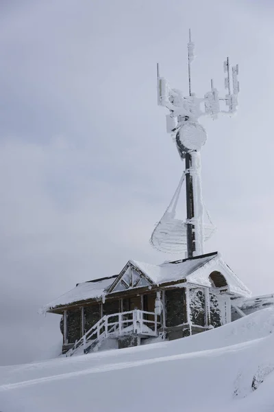 Wieża Telekomunikacyjna Ośrodku Narciarskim Zimie Whistler British Columbia Kanada — Zdjęcie stockowe